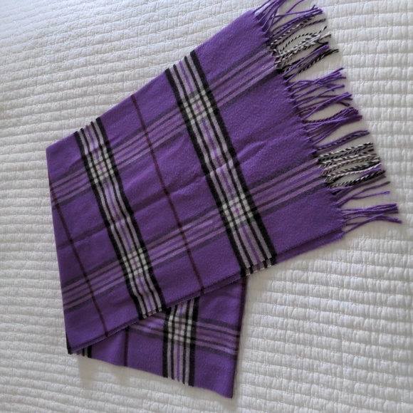Super Soft Plaid Scarf (Like new condition!) - Picture 6 of 6